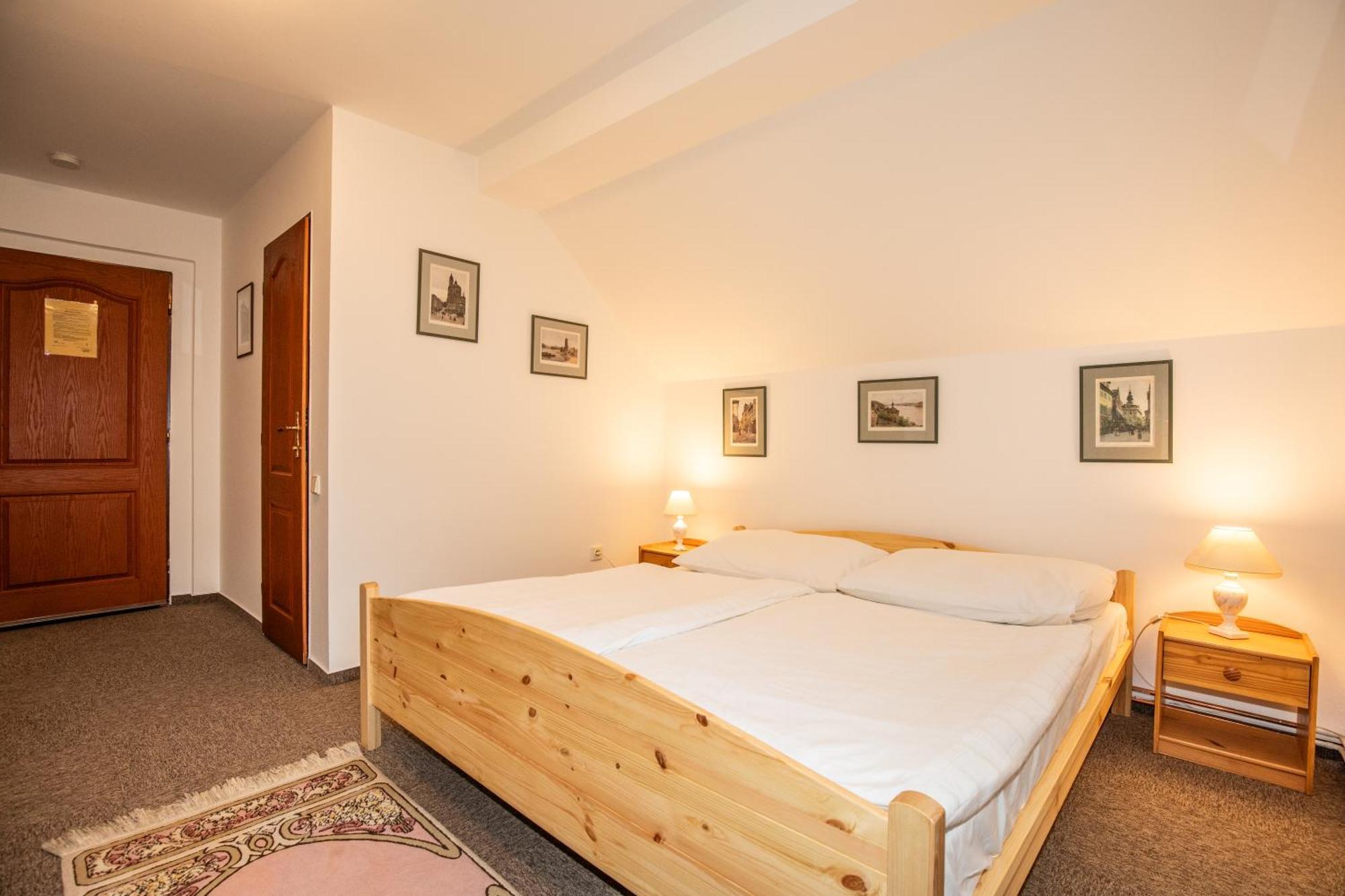 Resort U Jelena Křivoklát Ruang foto