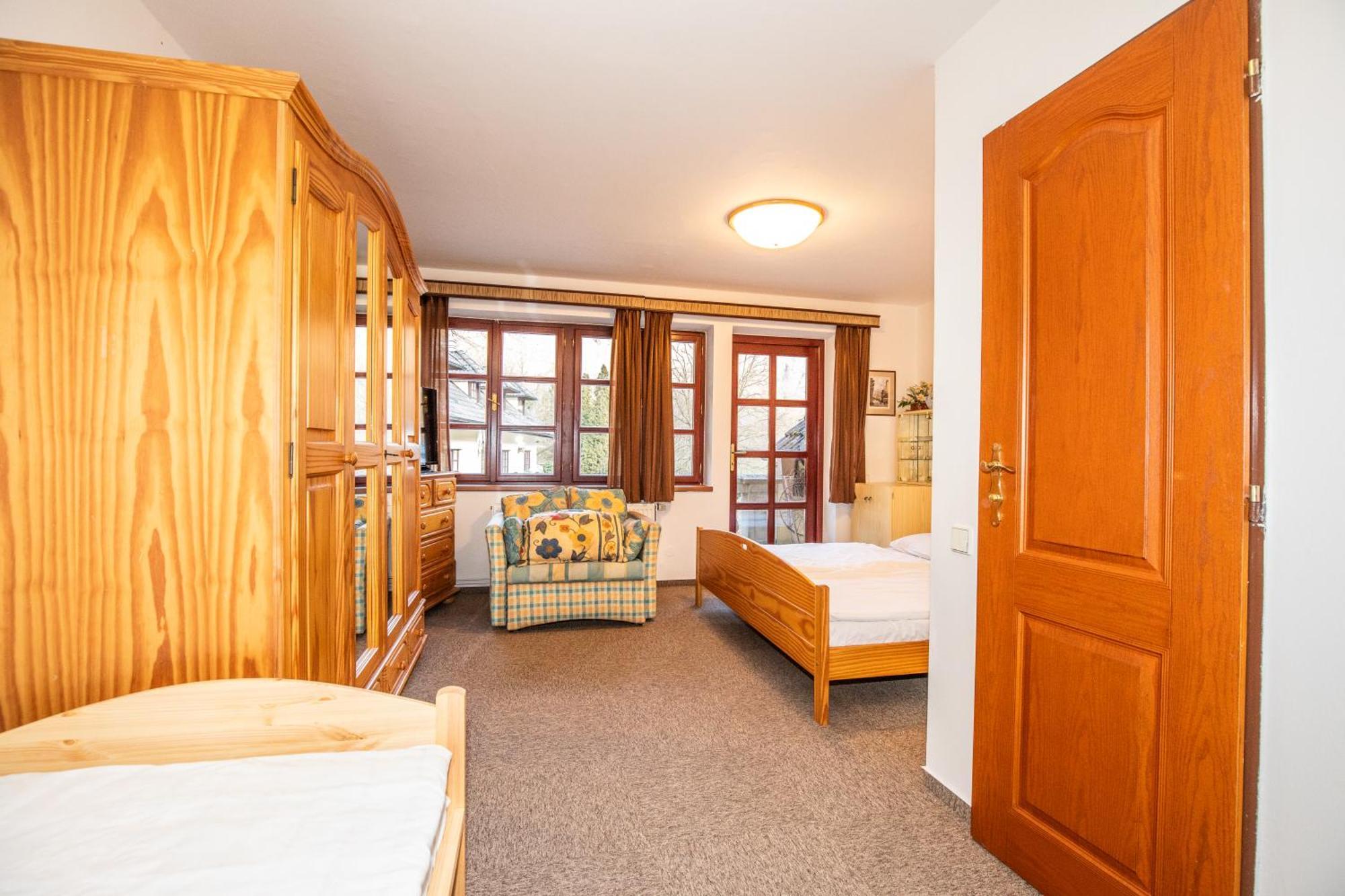 Resort U Jelena Křivoklát Ruang foto