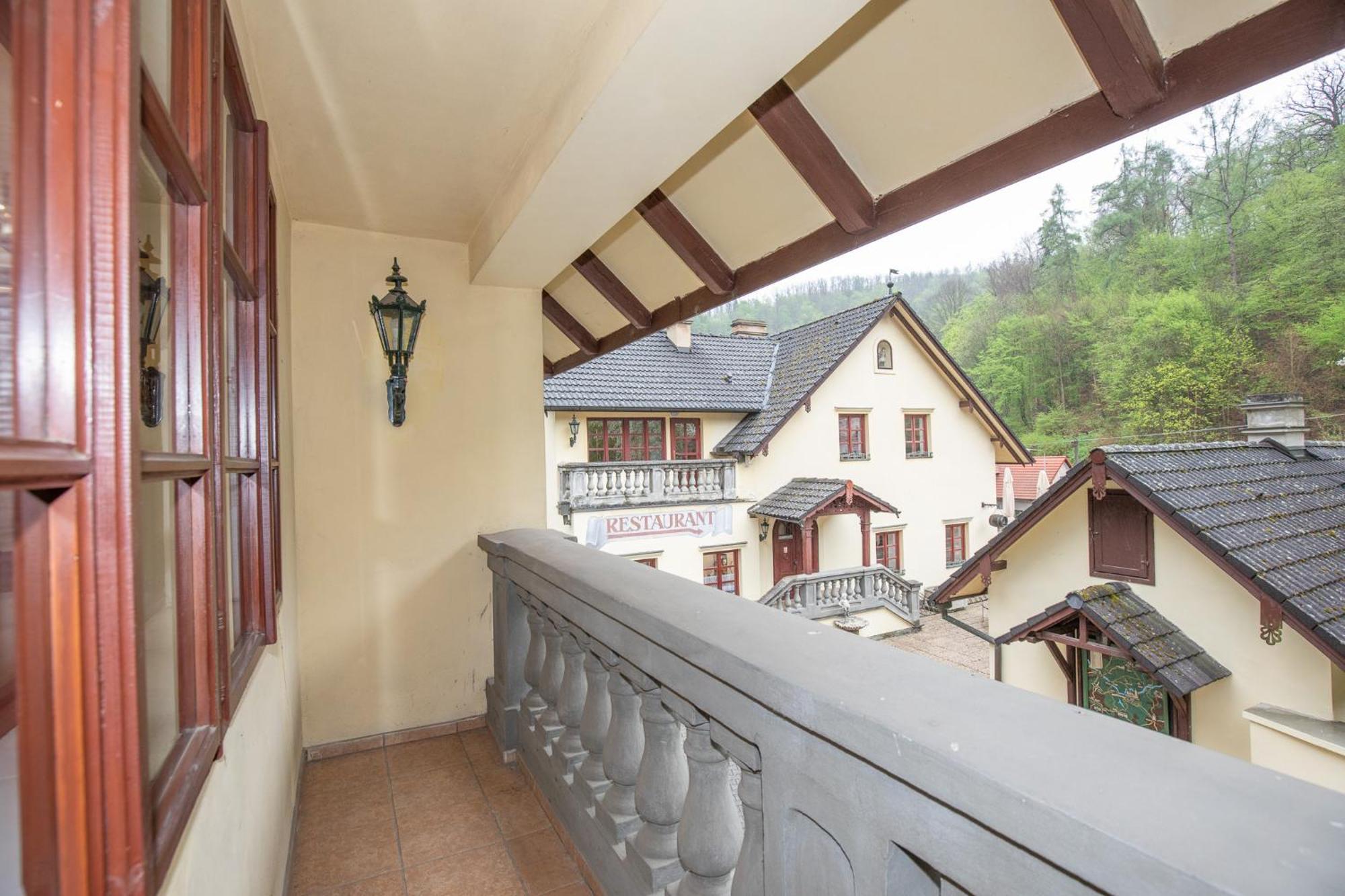 Resort U Jelena Křivoklát Bagian luar foto