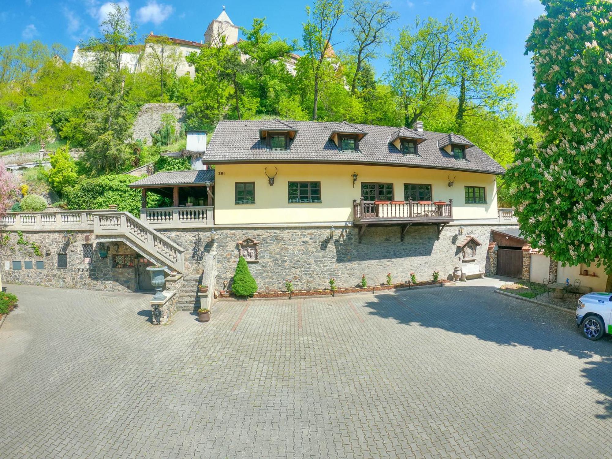 Resort U Jelena Křivoklát Bagian luar foto