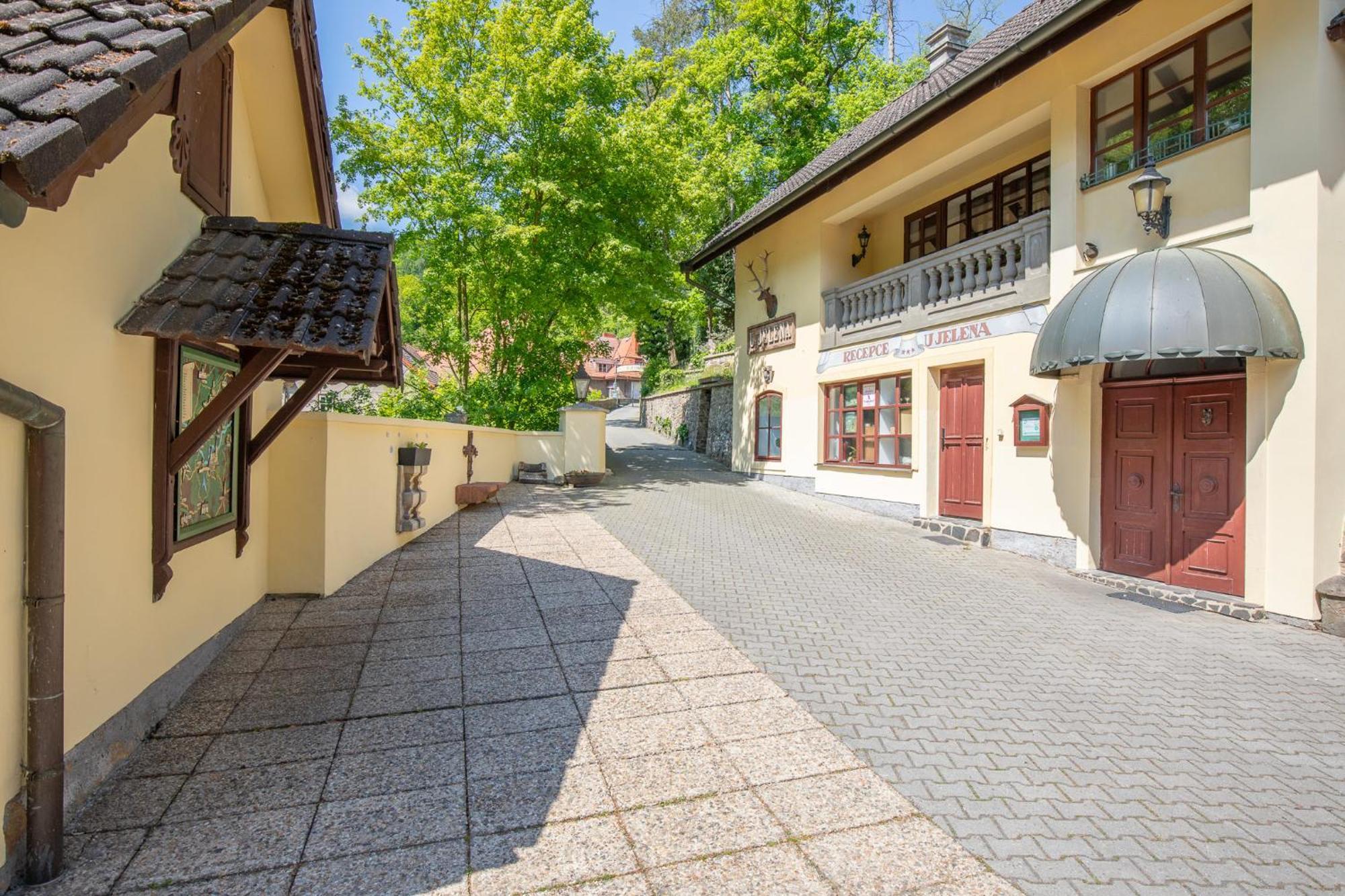 Resort U Jelena Křivoklát Bagian luar foto