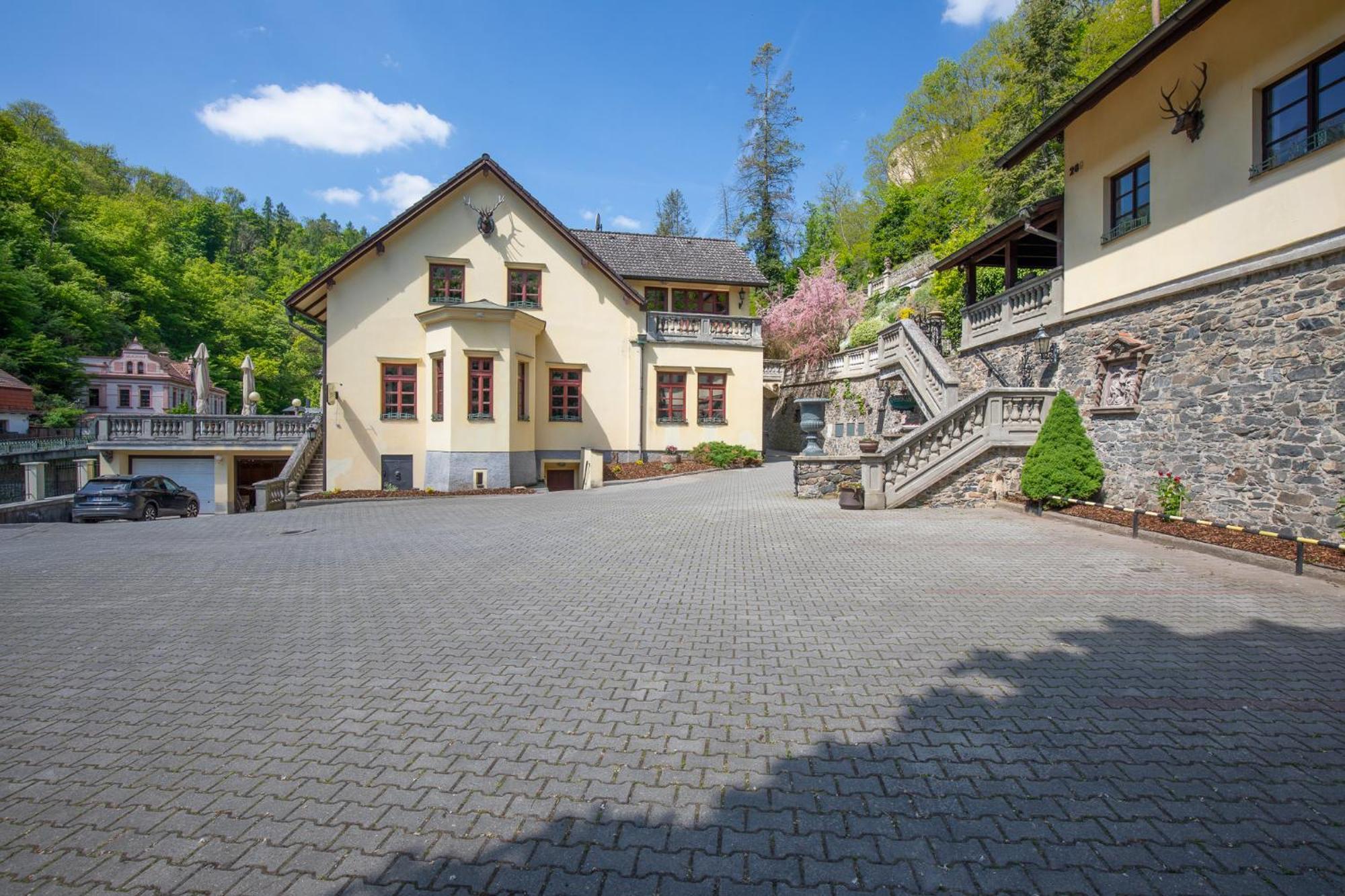 Resort U Jelena Křivoklát Bagian luar foto
