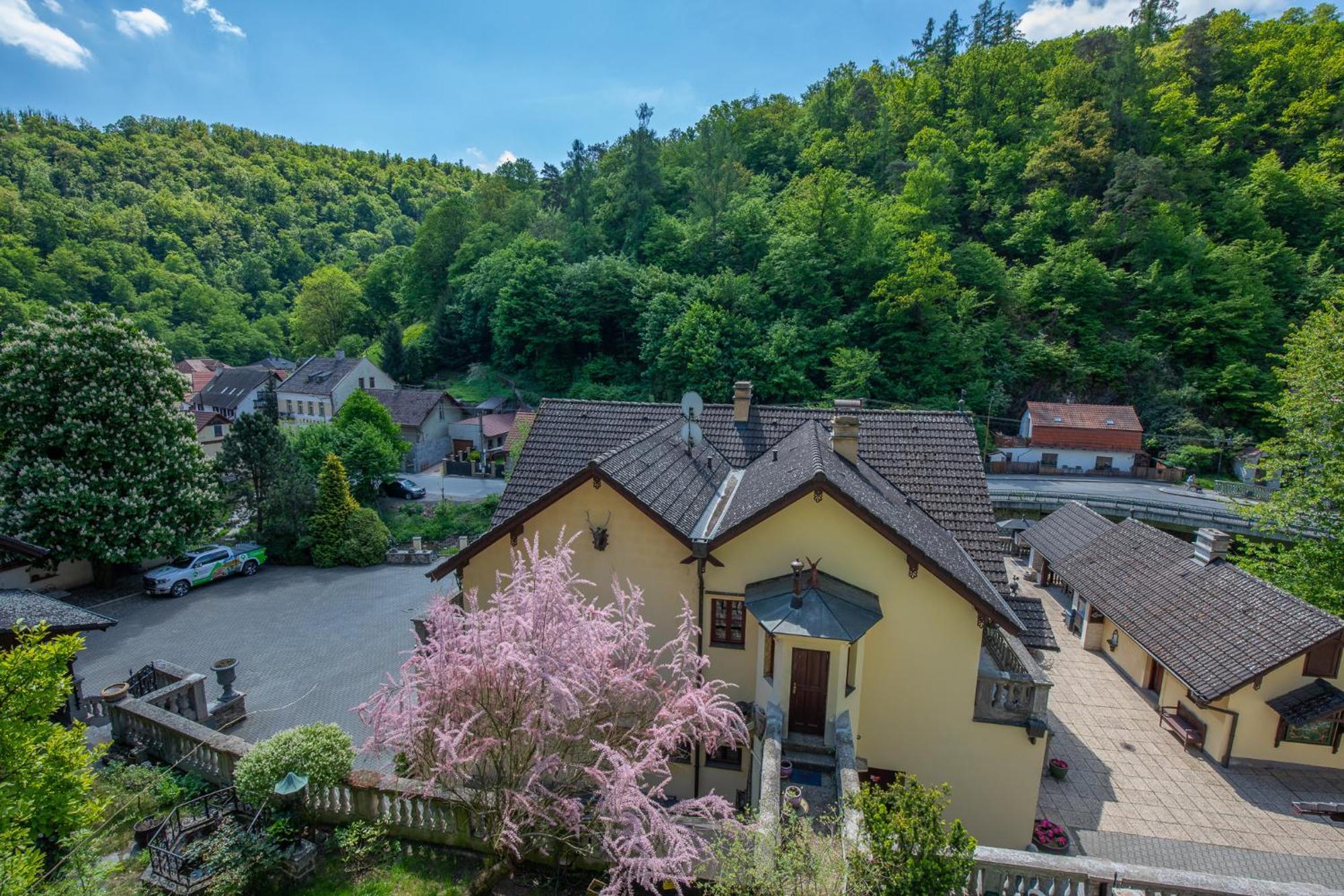 Resort U Jelena Křivoklát Bagian luar foto