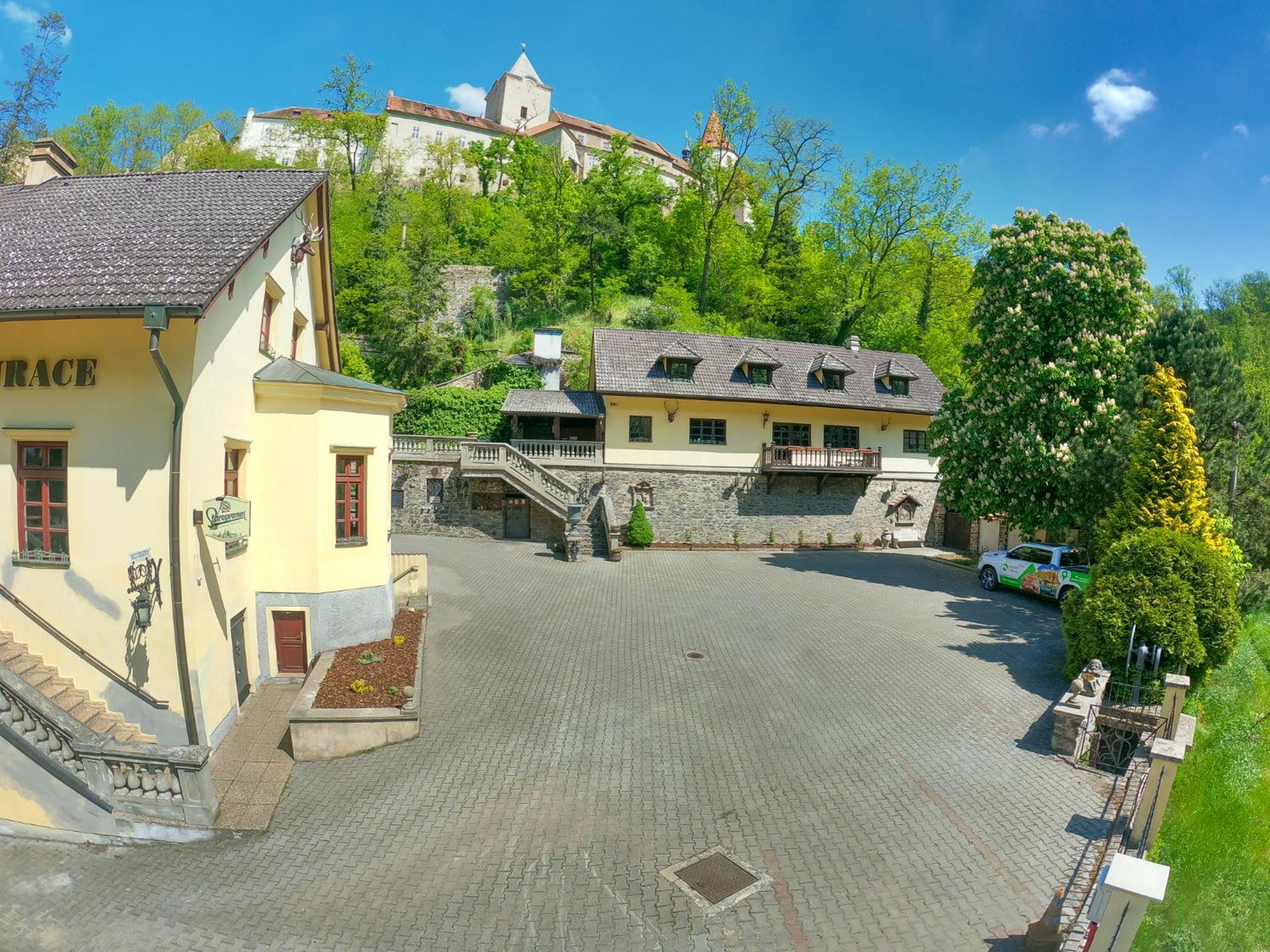 Resort U Jelena Křivoklát Bagian luar foto