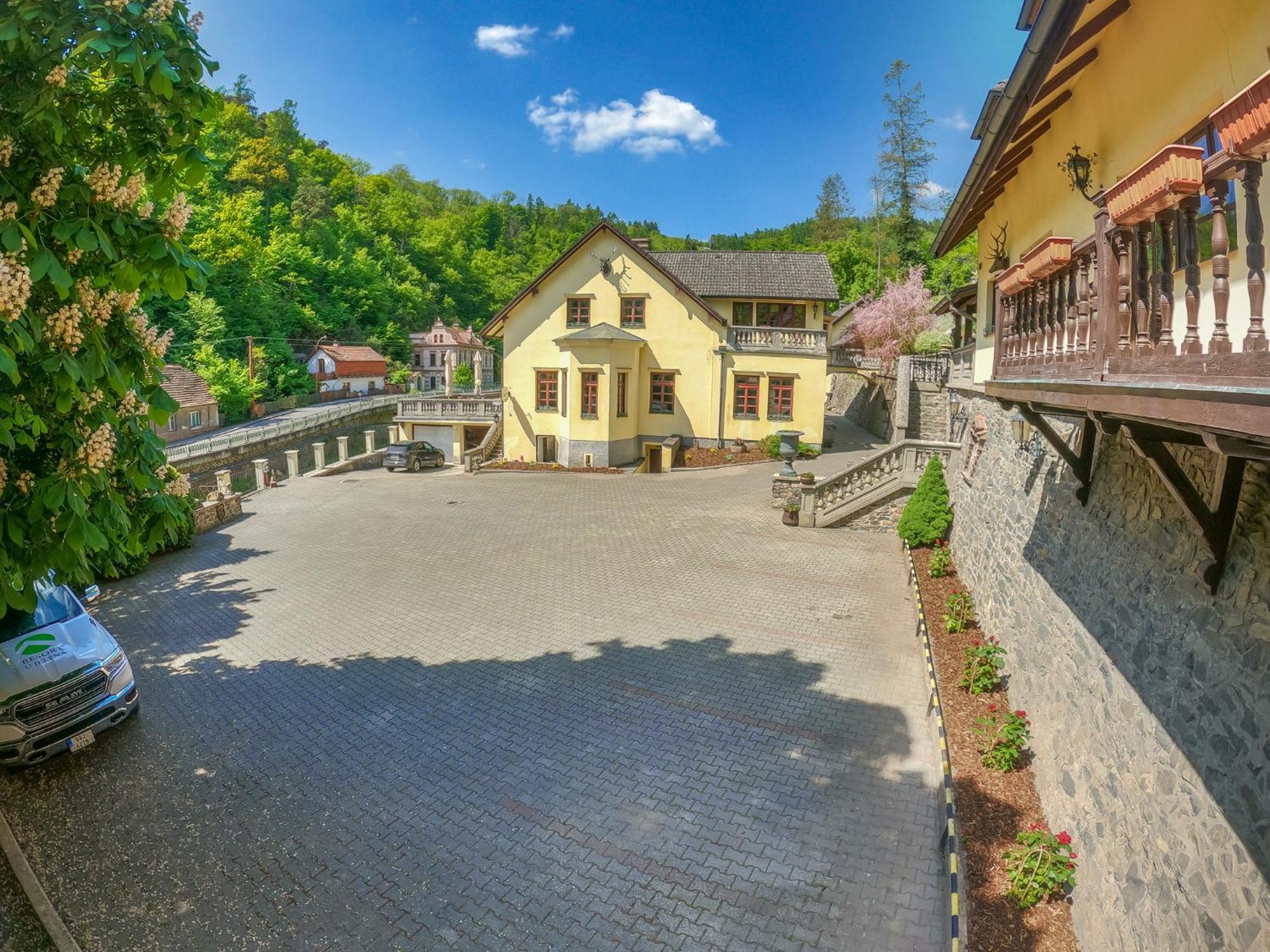 Resort U Jelena Křivoklát Bagian luar foto