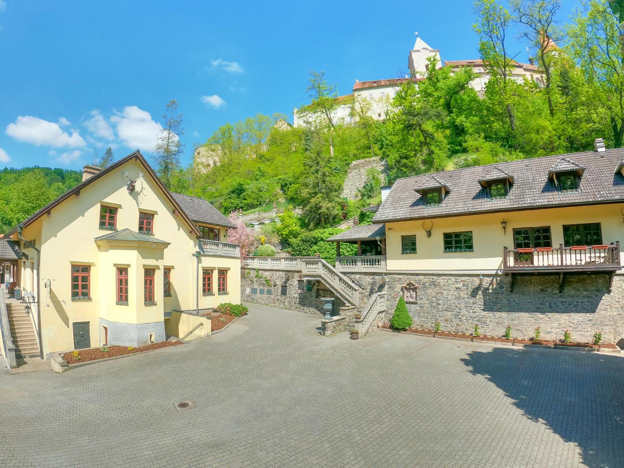 Resort U Jelena Křivoklát Bagian luar foto